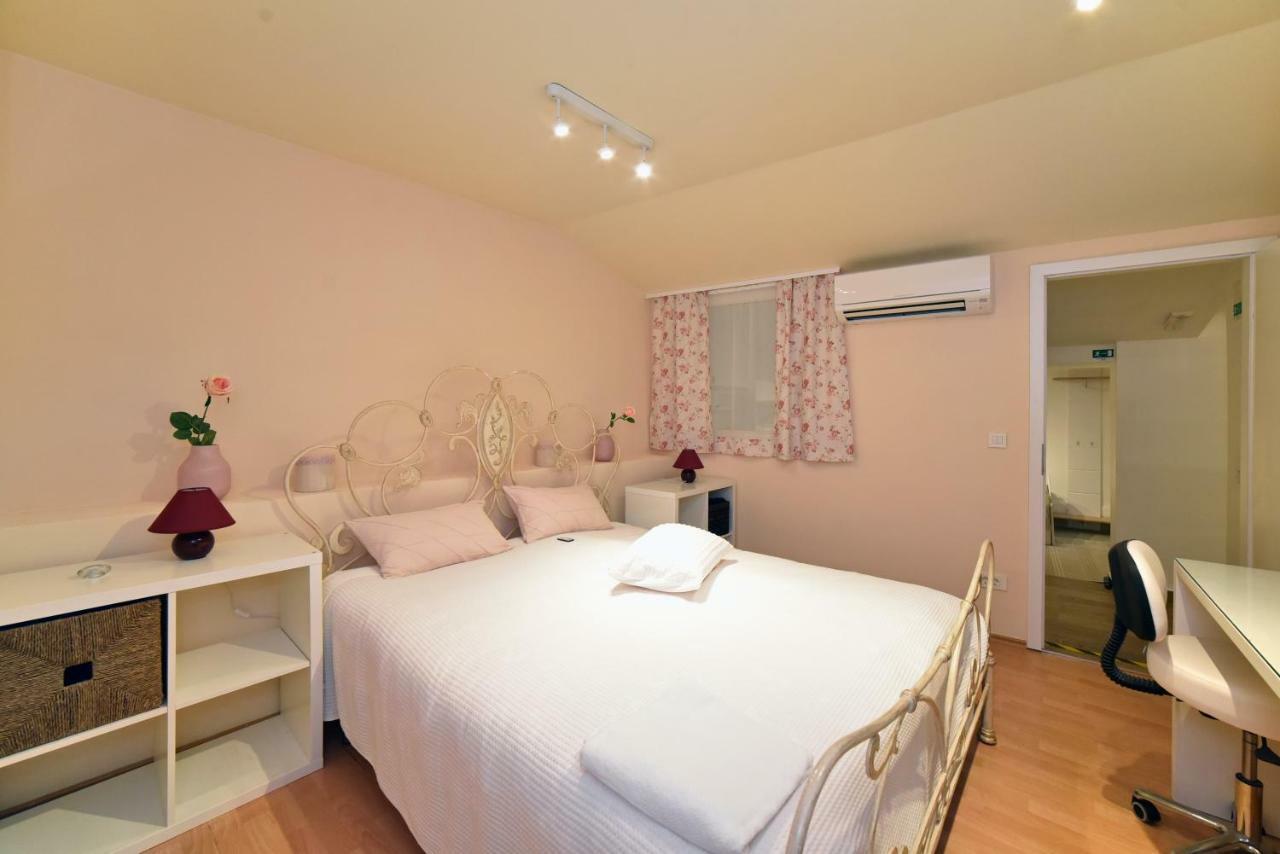 Ban Jelacic Apartment Zagreb Ngoại thất bức ảnh